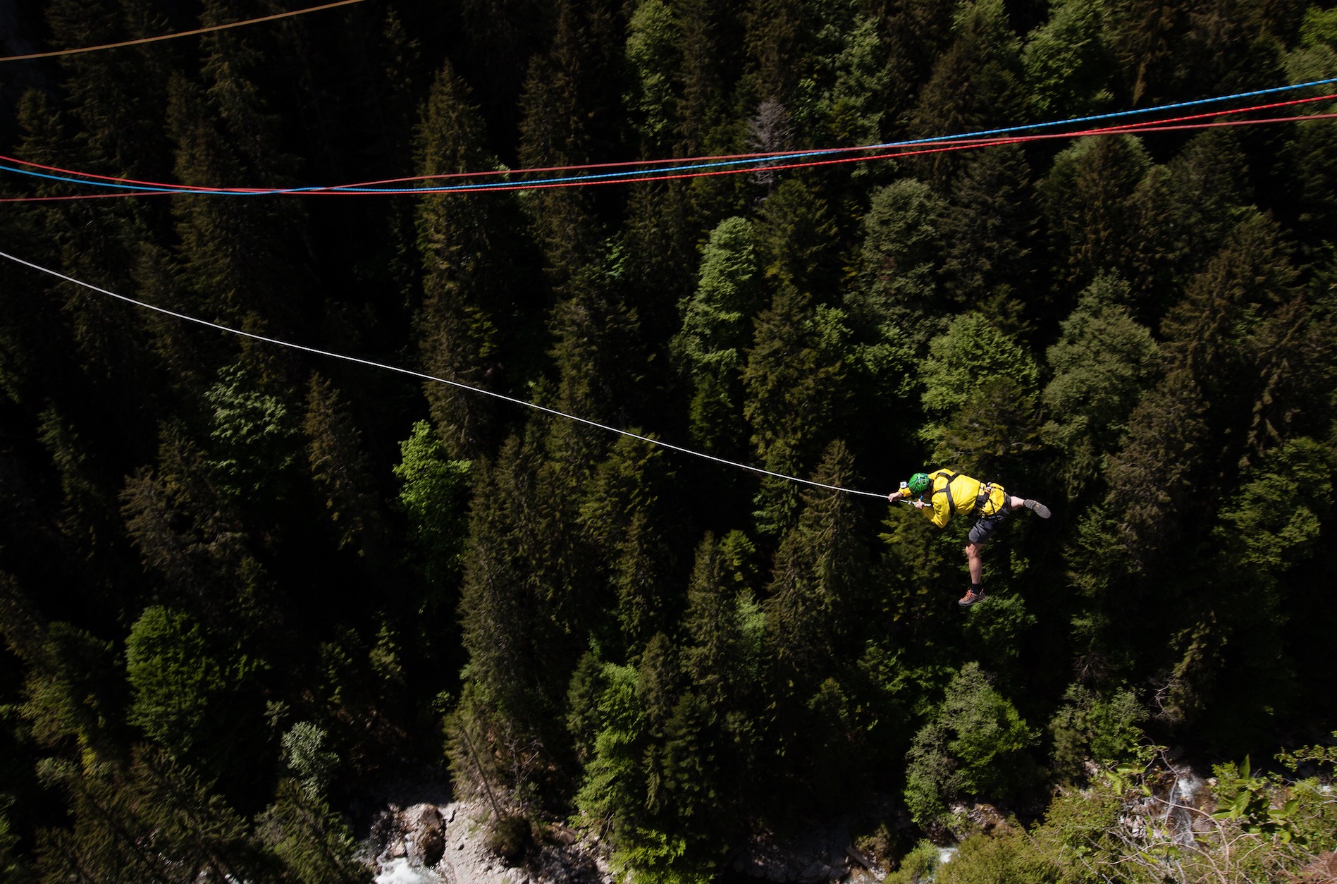 gros saut pendulaire à Château d'Oex